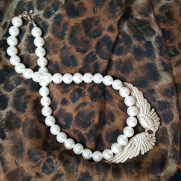 Angel Wings and Pearl Neclace - Picture 2 of 3